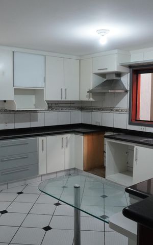 Casa para alugar com 187m², 3 quartos e 2 vagasCozinha
