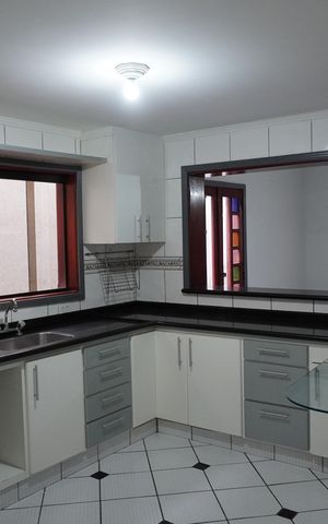 Casa para alugar com 187m², 3 quartos e 2 vagasCozinha
