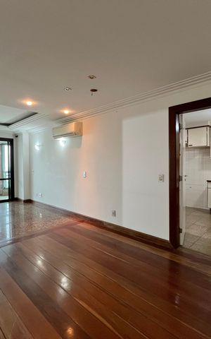 Apartamento à venda com 147m², 3 quartos e 2 vagas Apartamento à venda com 147m², 3 quartos e 2 vagasSala