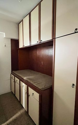 Apartamento à venda com 147m², 3 quartos e 2 vagas Apartamento à venda com 147m², 3 quartos e 2 vagasQuarto serviço