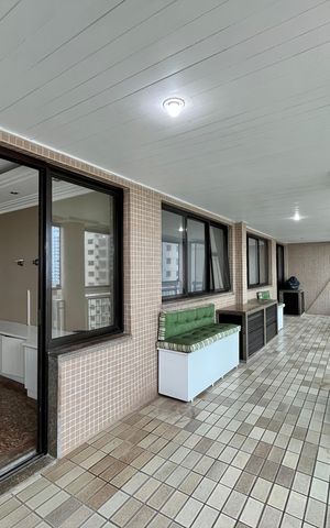 Apartamento à venda com 147m², 3 quartos e 2 vagas Apartamento à venda com 147m², 3 quartos e 2 vagasVaranda