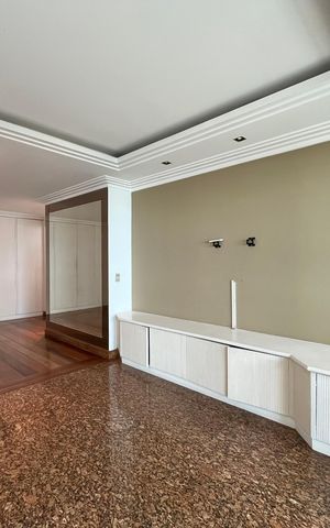 Apartamento à venda com 147m², 3 quartos e 2 vagas Apartamento à venda com 147m², 3 quartos e 2 vagasSala