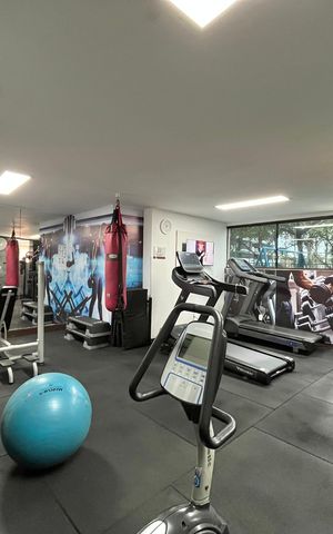 Apartamento à venda com 147m², 3 quartos e 2 vagas Apartamento à venda com 147m², 3 quartos e 2 vagasÁrea comum - Academia