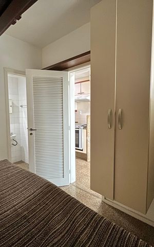 Apartamento à venda com 147m², 3 quartos e 2 vagas Apartamento à venda com 147m², 3 quartos e 2 vagasQuarto serviço
