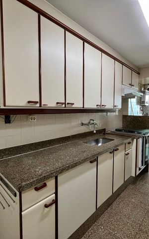 Apartamento à venda com 147m², 3 quartos e 2 vagas Apartamento à venda com 147m², 3 quartos e 2 vagasCozinha