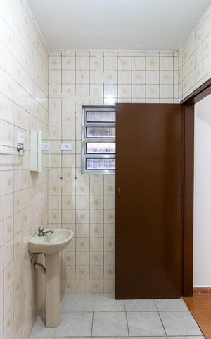 Casa para alugar com 50m², 2 quartos e 2 vagas Casa para alugar com 50m², 2 quartos e 2 vagasBanheiro da Suíte