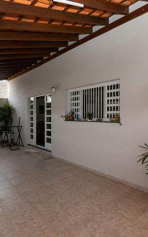 Casa à venda com 126m², 2 quartos e 2 vagasGARAGENS