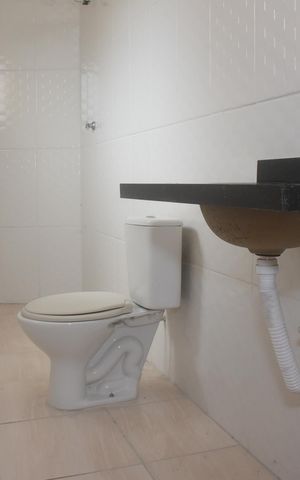 Casa de condomínio para alugar com 80m², 2 quartos e 2 vagasBanheiro