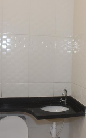 Casa de condomínio para alugar com 80m², 2 quartos e 2 vagasBanheiro