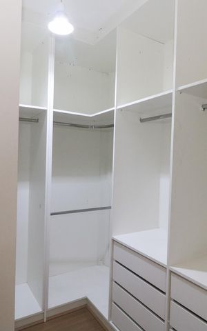 Casa para alugar com 221m², 3 quartos e 3 vagas Casa para alugar com 221m², 3 quartos e 3 vagasCloset da suíte