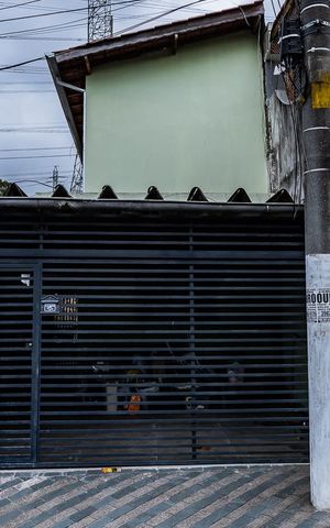 Casa para alugar com 60m², 2 quartos e 1 vaga Casa para alugar com 60m², 2 quartos e 1 vagaFachada