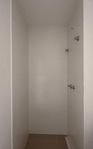 Apartamento à venda com 44m², 2 quartos e 1 vaga Apartamento à venda com 44m², 2 quartos e 1 vagaBanheiro da suíte