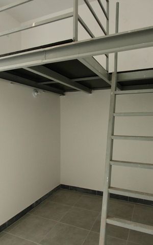 Casa de condomínio para alugar com 30m², 1 quarto e sem vaga Casa de condomínio para alugar com 30m², 1 quarto e sem vagaSala