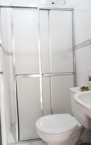 Casa para alugar com 275m², 3 quartos e 4 vagasBanheiro de serviço