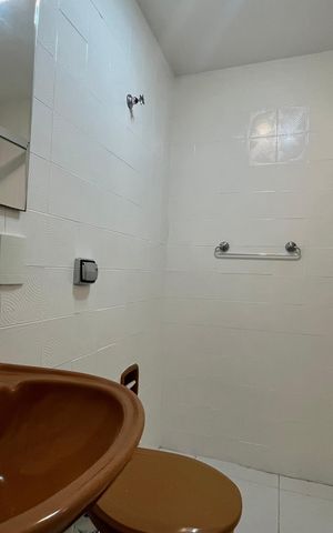 Apartamento à venda com 47m², 2 quartos e 1 vaga Apartamento à venda com 47m², 2 quartos e 1 vagaBanheiro
