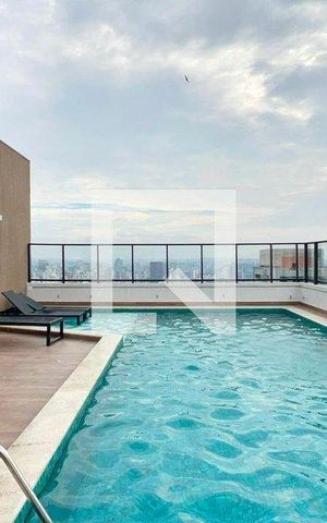 Apartamento à venda com 29m², 1 quarto e sem vaga Apartamento à venda com 29m², 1 quarto e sem vagaÁrea comum - Piscina