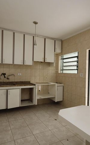 Casa para alugar com 130m², 5 quartos e 5 vagasCozinha - Armários