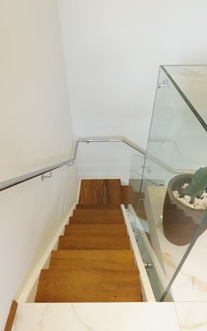 Apartamento para alugar com 220m², 2 quartos e 3 vagasEscada