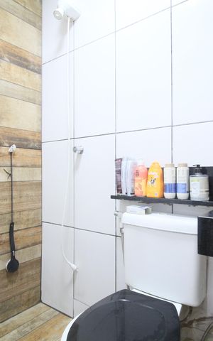 Casa à venda com 72m², 3 quartos e 1 vagaBanheiro