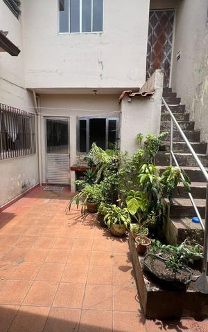 Casa à venda com 162m², 4 quartos e 4 vagas Casa à venda com 162m², 4 quartos e 4 vagasÁrea externa