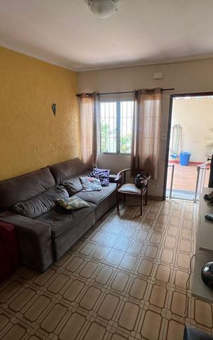 Casa à venda com 162m², 4 quartos e 4 vagas Casa à venda com 162m², 4 quartos e 4 vagasSala
