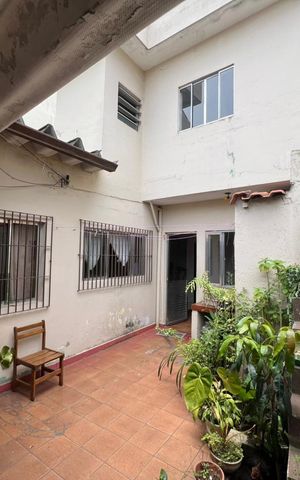 Casa à venda com 162m², 4 quartos e 4 vagas Casa à venda com 162m², 4 quartos e 4 vagasÁrea externa