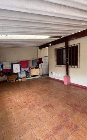 Casa à venda com 162m², 4 quartos e 4 vagas Casa à venda com 162m², 4 quartos e 4 vagasGaragem