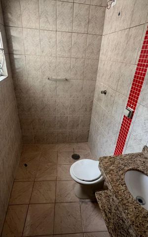 Casa à venda com 162m², 4 quartos e 4 vagas Casa à venda com 162m², 4 quartos e 4 vagasBanheiro 2