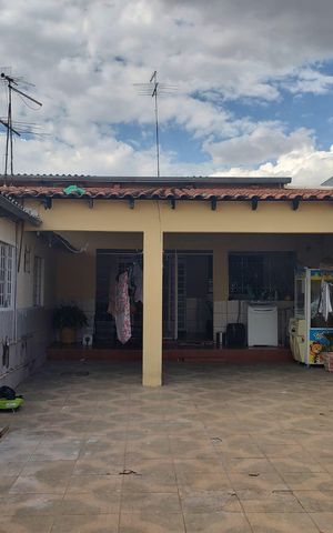 Casa à venda com 250m², 4 quartos e 5 vagas