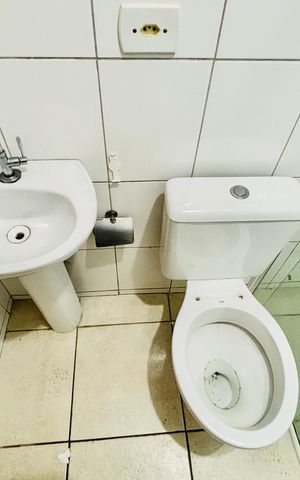 Casa para alugar com 100m², 2 quartos e 1 vaga Casa para alugar com 100m², 2 quartos e 1 vagaBanheiro