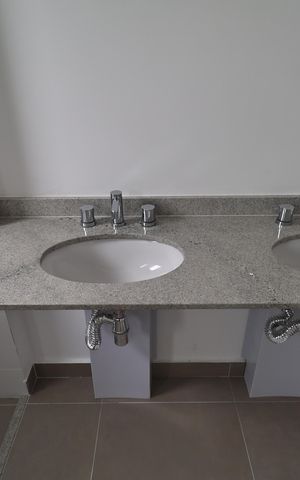 Apartamento à venda com 112m², 2 quartos e 3 vagas Apartamento à venda com 112m², 2 quartos e 3 vagasBanheiro da Suíte 1