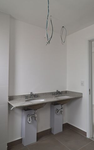 Apartamento à venda com 112m², 2 quartos e 3 vagas Apartamento à venda com 112m², 2 quartos e 3 vagasBanheiro da Suíte 1