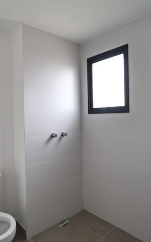Apartamento à venda com 112m², 2 quartos e 3 vagas Apartamento à venda com 112m², 2 quartos e 3 vagasBanheiro da Suíte 1