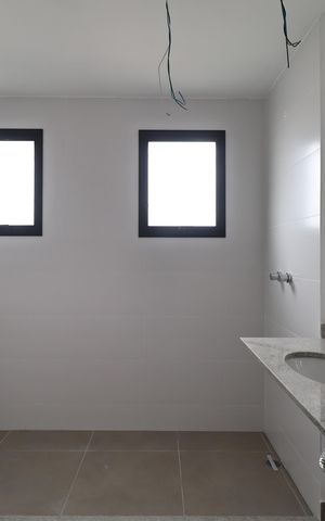 Apartamento à venda com 112m², 2 quartos e 3 vagas Apartamento à venda com 112m², 2 quartos e 3 vagasBanheiro da Suíte 1
