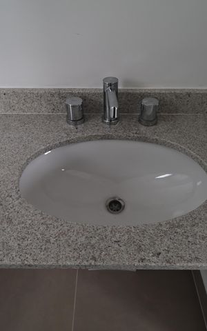 Apartamento à venda com 112m², 2 quartos e 3 vagas Apartamento à venda com 112m², 2 quartos e 3 vagasBanheiro da Suíte 2