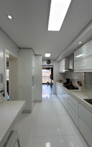Apartamento à venda com 180m², 3 quartos e 3 vagas Apartamento à venda com 180m², 3 quartos e 3 vagasCozinha