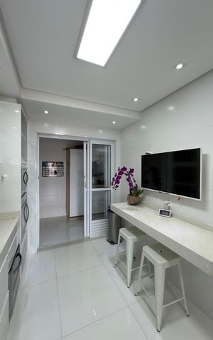 Apartamento à venda com 180m², 3 quartos e 3 vagas Apartamento à venda com 180m², 3 quartos e 3 vagasCozinha