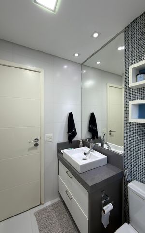 Apartamento à venda com 180m², 3 quartos e 3 vagas Apartamento à venda com 180m², 3 quartos e 3 vagasSuíte 1 Banheiro