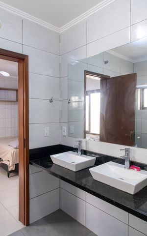 Casa para alugar com 100m², 2 quartos e 2 vagasBanheiro da Suíte