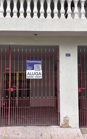 Casa para alugar com 125m², 2 quartos e 1 vaga Casa para alugar com 125m², 2 quartos e 1 vagaFachada