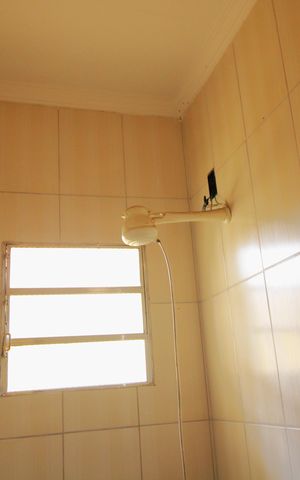 Casa à venda com 69m², 2 quartos e 4 vagasBanheiro comum
