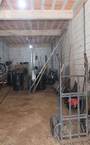Casa à venda com 69m², 2 quartos e 4 vagasGaragem