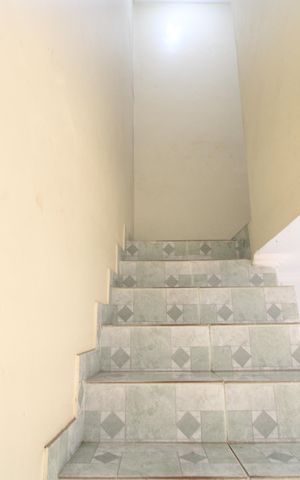 Casa à venda com 69m², 2 quartos e 4 vagasEscada