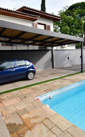 Casa para alugar com 300m², 3 quartos e 4 vagasPiscina / Garagem