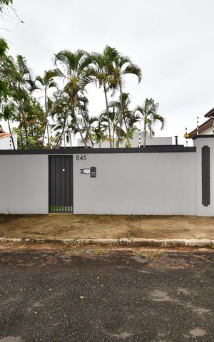 Casa para alugar com 300m², 3 quartos e 4 vagasFachada
