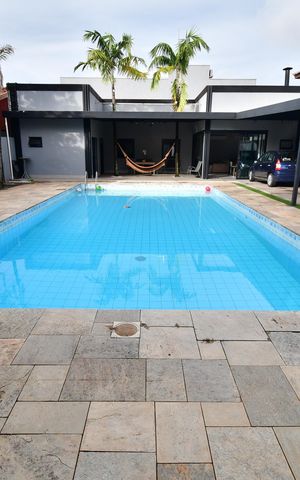 Casa para alugar com 300m², 3 quartos e 4 vagasPiscina / Garagem