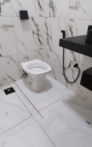 Casa para alugar com 70m², 2 quartos e 2 vagasBanheiro Social
