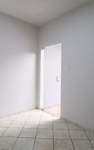 Casa para alugar com 70m², 2 quartos e 2 vagasSala
