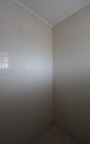 Casa para alugar com 221m², 4 quartos e 8 vagasSuite