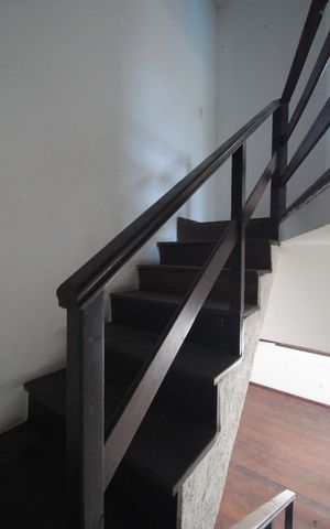 Casa para alugar com 221m², 4 quartos e 8 vagasEscadas